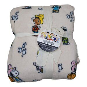 Peanuts Queen 90x90" VelvetLoft Blanket Snoopy & Friends Halloween Design